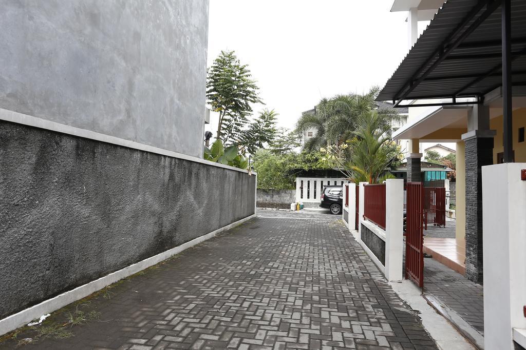 Reddoorz @ Jalan Damai Hotel Ngaglik ภายนอก รูปภาพ